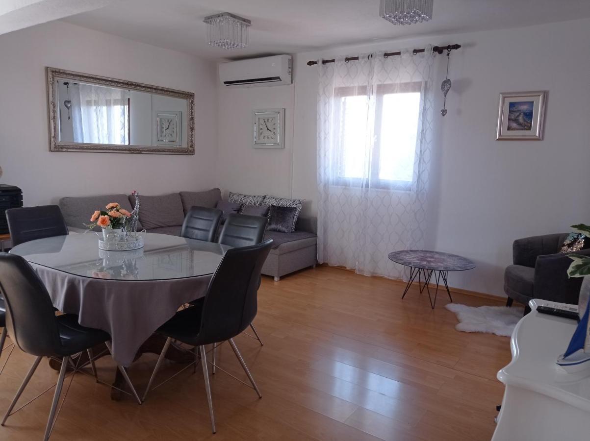 Apartments Anita Nečujam エクステリア 写真